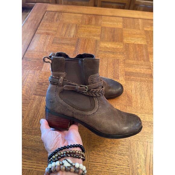 UGG KREWE PULL ON ANKLE BOOT - Picture 2 of 10